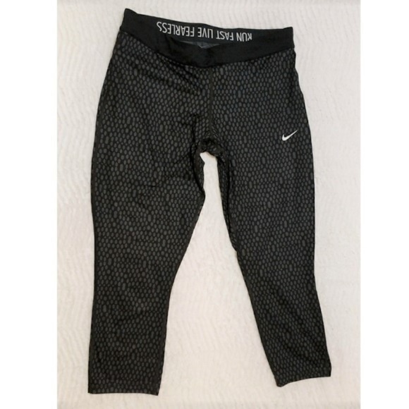 Cropped Nike Dry-Fit Leggings - Picture 2 of 6